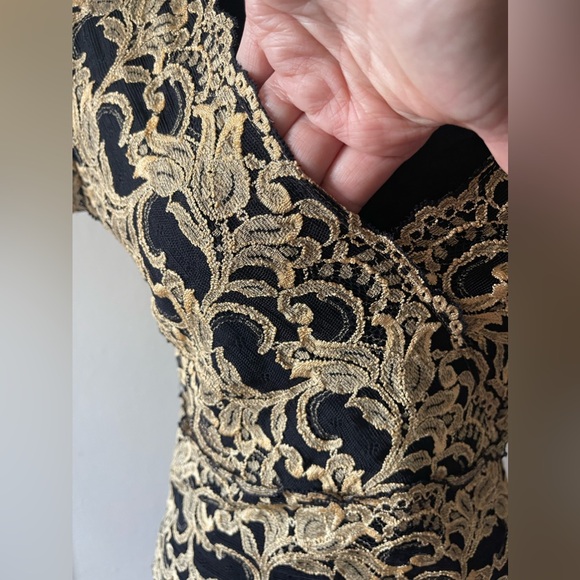Definitely Wendy, Black/Gold, Lace/Mesh semi- crop fitted top, size med - Picture 6 of 10